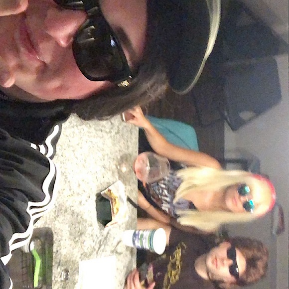 Meet your Posher, Lauren - Picture 6 of 6